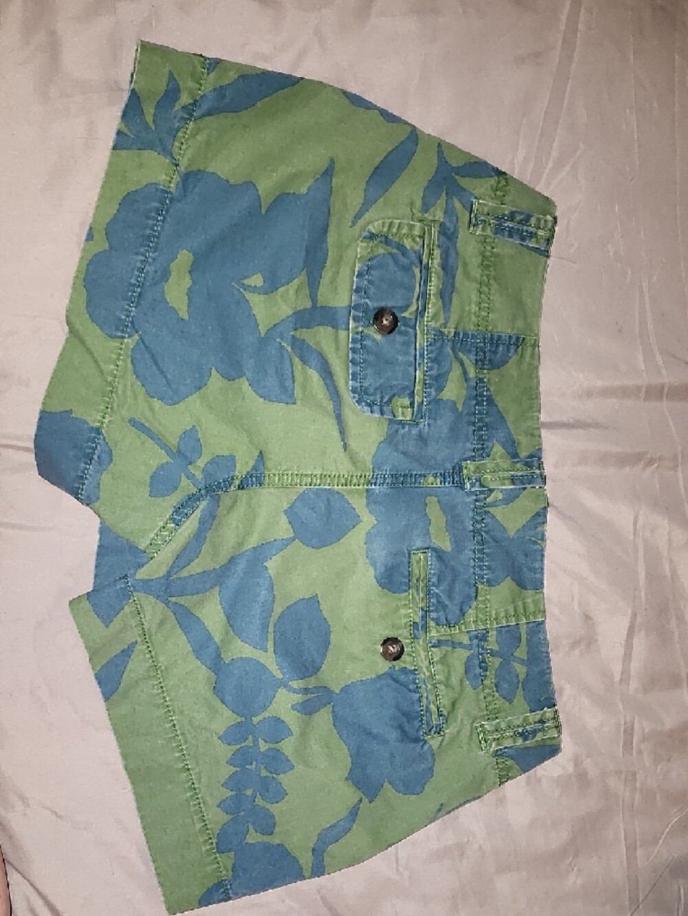 Old Navy Green and Blue Floral Chino Shorts - Picture 4 of 5